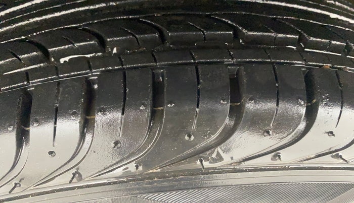 2013 Hyundai i20 MAGNA 1.2, Petrol, Manual, 38,799 km, Left Front Tyre Tread