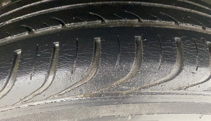 2013 Hyundai i20 MAGNA 1.2, Petrol, Manual, 38,799 km, Left Rear Tyre Tread