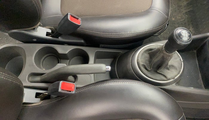 2013 Hyundai i20 MAGNA 1.2, Petrol, Manual, 38,799 km, Gear Lever