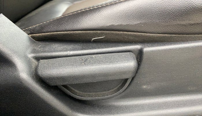 2013 Hyundai i20 MAGNA 1.2, Petrol, Manual, 38,799 km, Driver Side Adjustment Panel