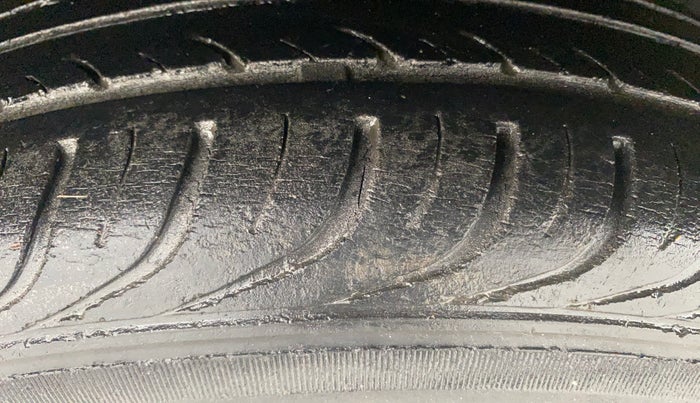 2013 Hyundai i20 MAGNA 1.2, Petrol, Manual, 38,799 km, Right Rear Tyre Tread