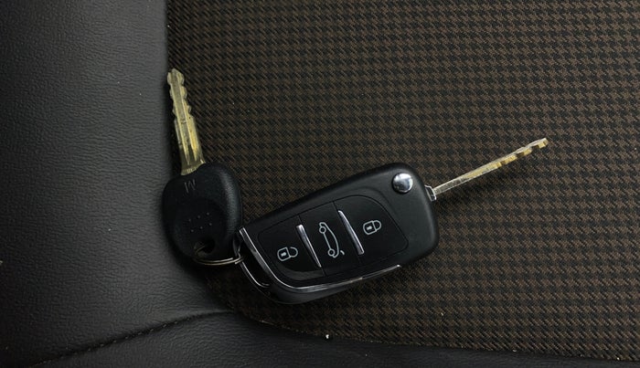 2013 Hyundai i20 MAGNA 1.2, Petrol, Manual, 38,799 km, Key Close Up