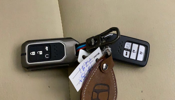 2025 Honda Amaze ZX 1.2 Petrol CVT, Petrol, Automatic, 6,162 km, Key Close Up