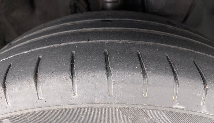 2016 Hyundai Elite i20 ASTA 1.2 (O), Petrol, Manual, 44,964 km, Right Front Tyre Tread