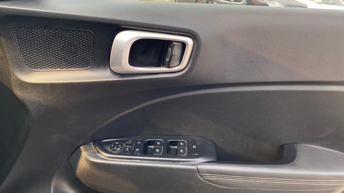 2021 Hyundai VENUE SX 1.0 (O) TURBO IMT, Petrol, Manual, 46,344 km, Driver Side Door Panels Control
