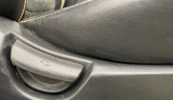 2019 Hyundai Grand i10 SPORTZ AT 1.2 KAPPA VTVT, CNG, Automatic, 69,894 km, Driver Side Adjustment Panel