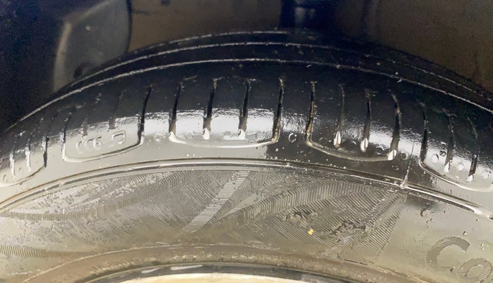 2019 Hyundai Grand i10 SPORTZ AT 1.2 KAPPA VTVT, CNG, Automatic, 69,894 km, Left Front Tyre Tread