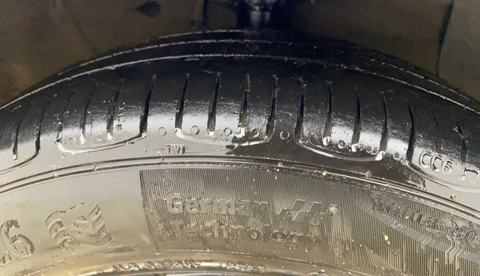 2019 Hyundai Grand i10 SPORTZ AT 1.2 KAPPA VTVT, CNG, Automatic, 69,894 km, Right Front Tyre Tread