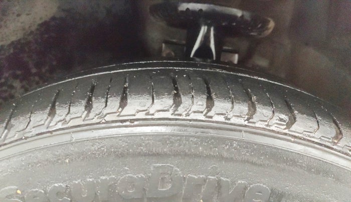 2013 Volkswagen Polo COMFORTLINE 1.2L PETROL, Petrol, Manual, 89,971 km, Left Front Tyre Tread