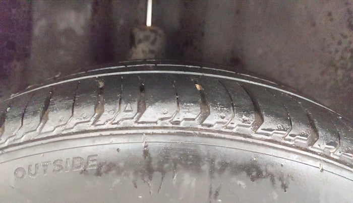 2013 Volkswagen Polo COMFORTLINE 1.2L PETROL, Petrol, Manual, 89,971 km, Right Rear Tyre Tread