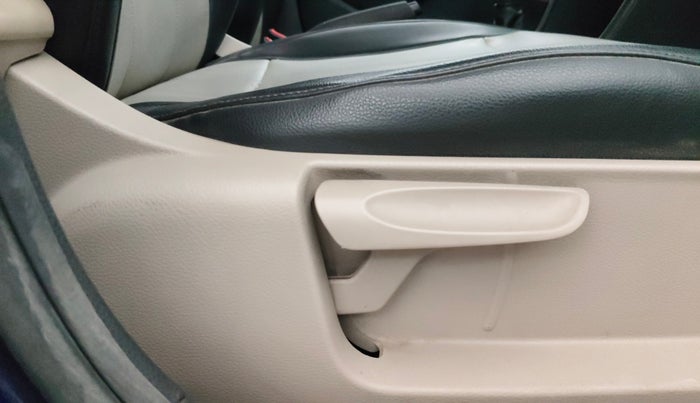 2013 Volkswagen Polo COMFORTLINE 1.2L PETROL, Petrol, Manual, 89,971 km, Driver Side Adjustment Panel