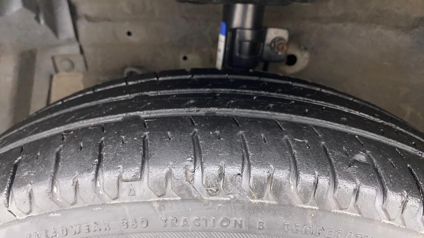 2013 Maruti Swift VDI, Diesel, Manual, 73,784 km, Left Front Tyre Tread