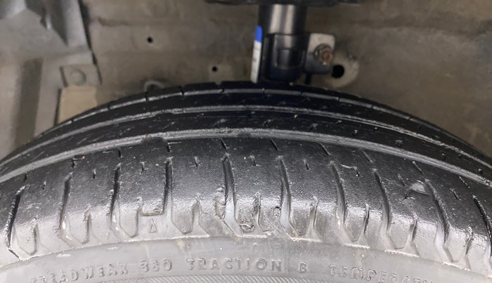 2013 Maruti Swift VDI, Diesel, Manual, 73,784 km, Left Front Tyre Tread