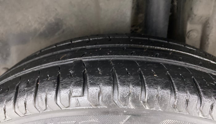 2013 Maruti Swift VDI, Diesel, Manual, 73,784 km, Left Rear Tyre Tread
