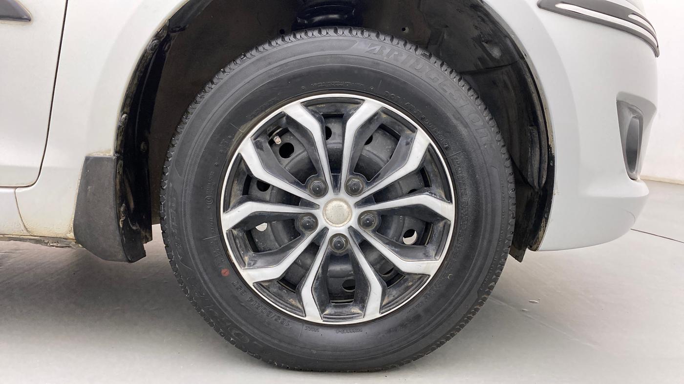2013 Maruti Swift VDI, Diesel, Manual, 73,784 km, Right Front Wheel