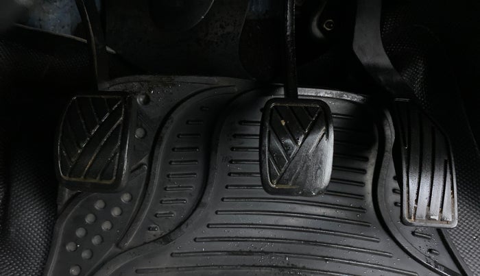 2013 Maruti Swift VDI, Diesel, Manual, 73,784 km, Pedals