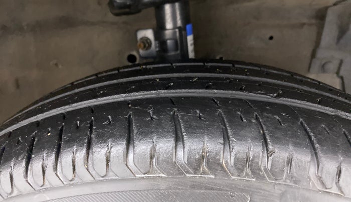 2013 Maruti Swift VDI, Diesel, Manual, 73,784 km, Right Front Tyre Tread