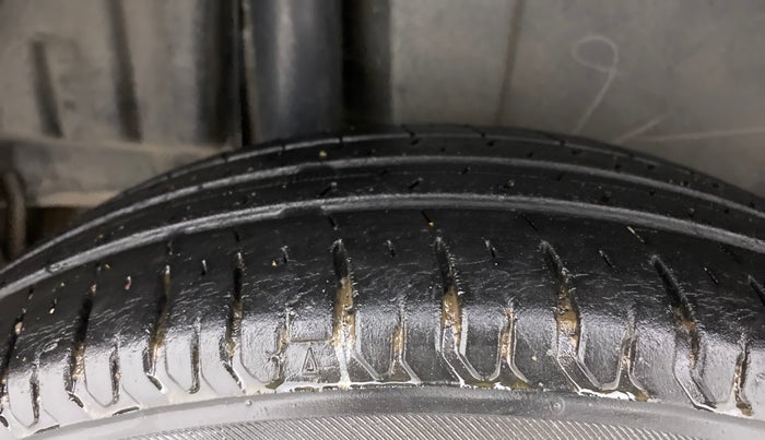 2013 Maruti Swift VDI, Diesel, Manual, 73,784 km, Right Rear Tyre Tread