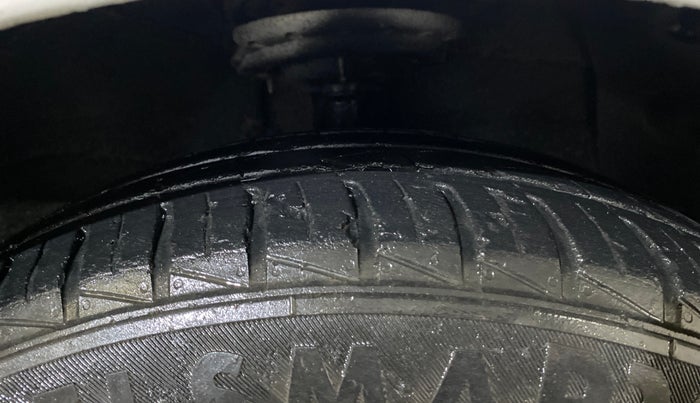 2016 Hyundai Grand i10 SPORTZ 1.2 KAPPA VTVT, Petrol, Manual, 77,715 km, Right Front Tyre Tread