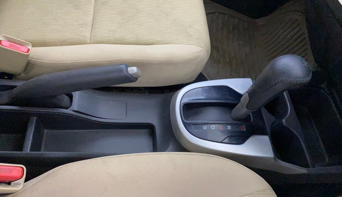 2017 Honda Jazz 1.2L I-VTEC V AT, Petrol, Automatic, 97,091 km, Gear Lever