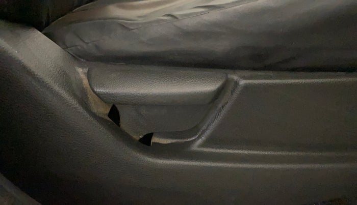 2018 Hyundai Eon ERA +, Petrol, Manual, 1,15,314 km, Driver Side Adjustment Panel