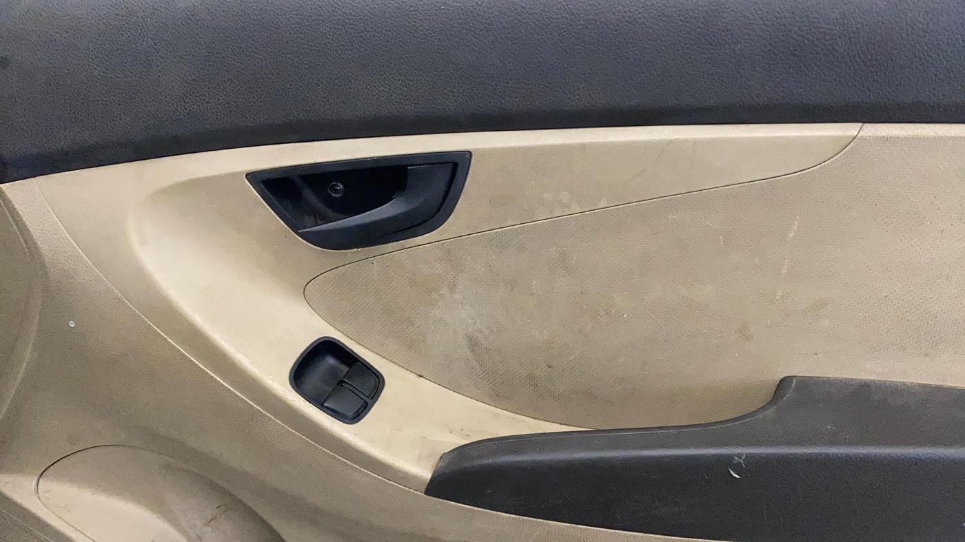 2018 Hyundai Eon ERA +, Petrol, Manual, 1,15,293 km, Driver Side Door Panels Control