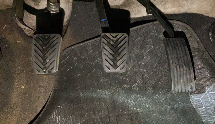 2018 Hyundai Eon ERA +, Petrol, Manual, 1,15,314 km, Pedals