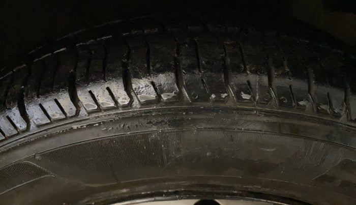 2018 Hyundai Eon ERA +, Petrol, Manual, 1,15,314 km, Right Front Tyre Tread