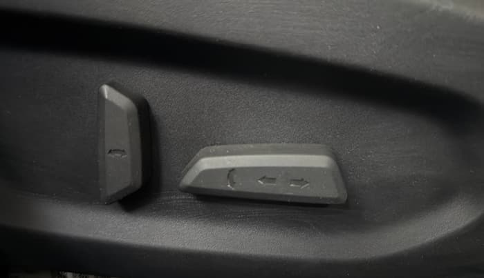 2025 Tata Curvv Accomplished S 1.2 Petrol 7DCA, Petrol, Automatic, 4,393 km, Driver Side Adjustment Panel
