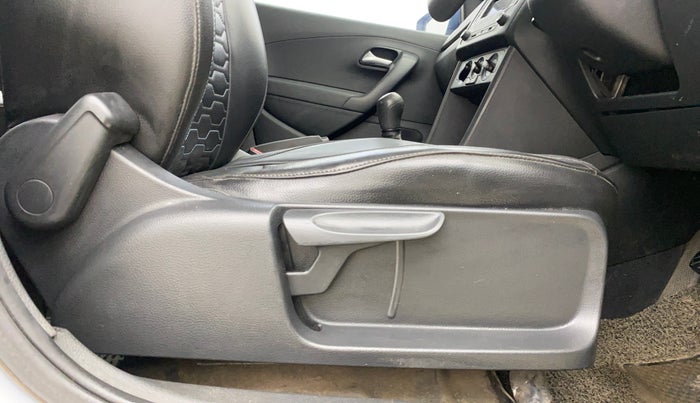 2017 Volkswagen Ameo COMFORTLINE 1.5L, Diesel, Manual, 68,636 km, Driver Side Adjustment Panel