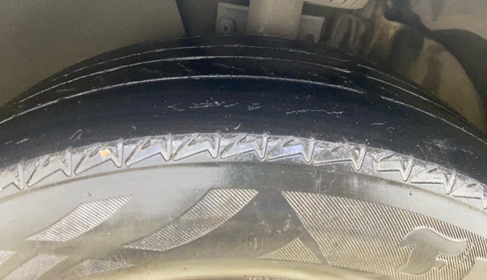 2017 Volkswagen Ameo COMFORTLINE 1.5L, Diesel, Manual, 68,636 km, Left Front Tyre Tread