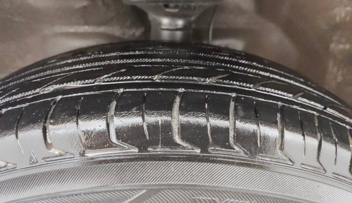 2018 Maruti Wagon R 1.0 LXI CNG, CNG, Manual, 57,961 km, Left Front Tyre Tread