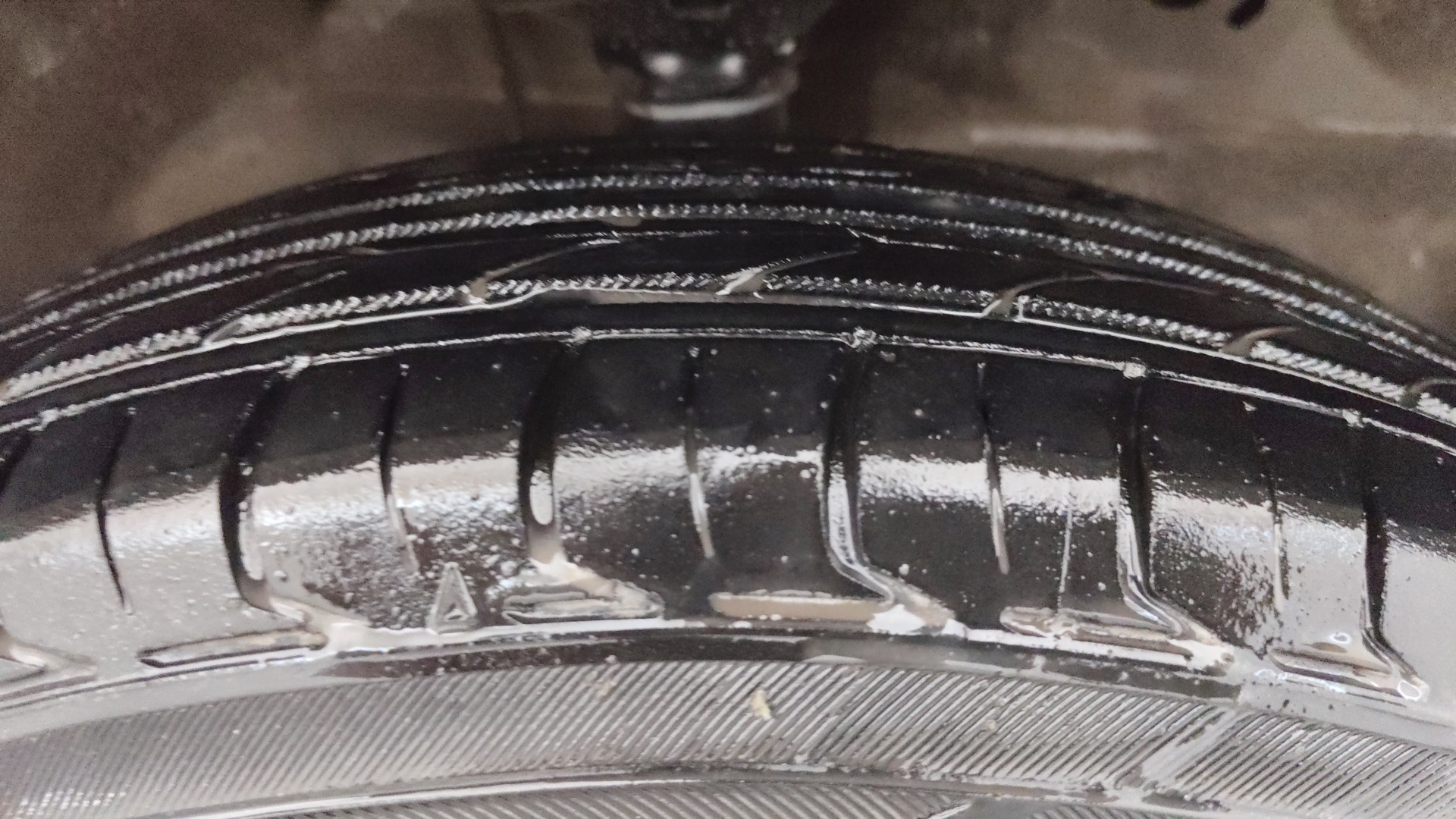 camera-Right-Front-Tyre-Tread