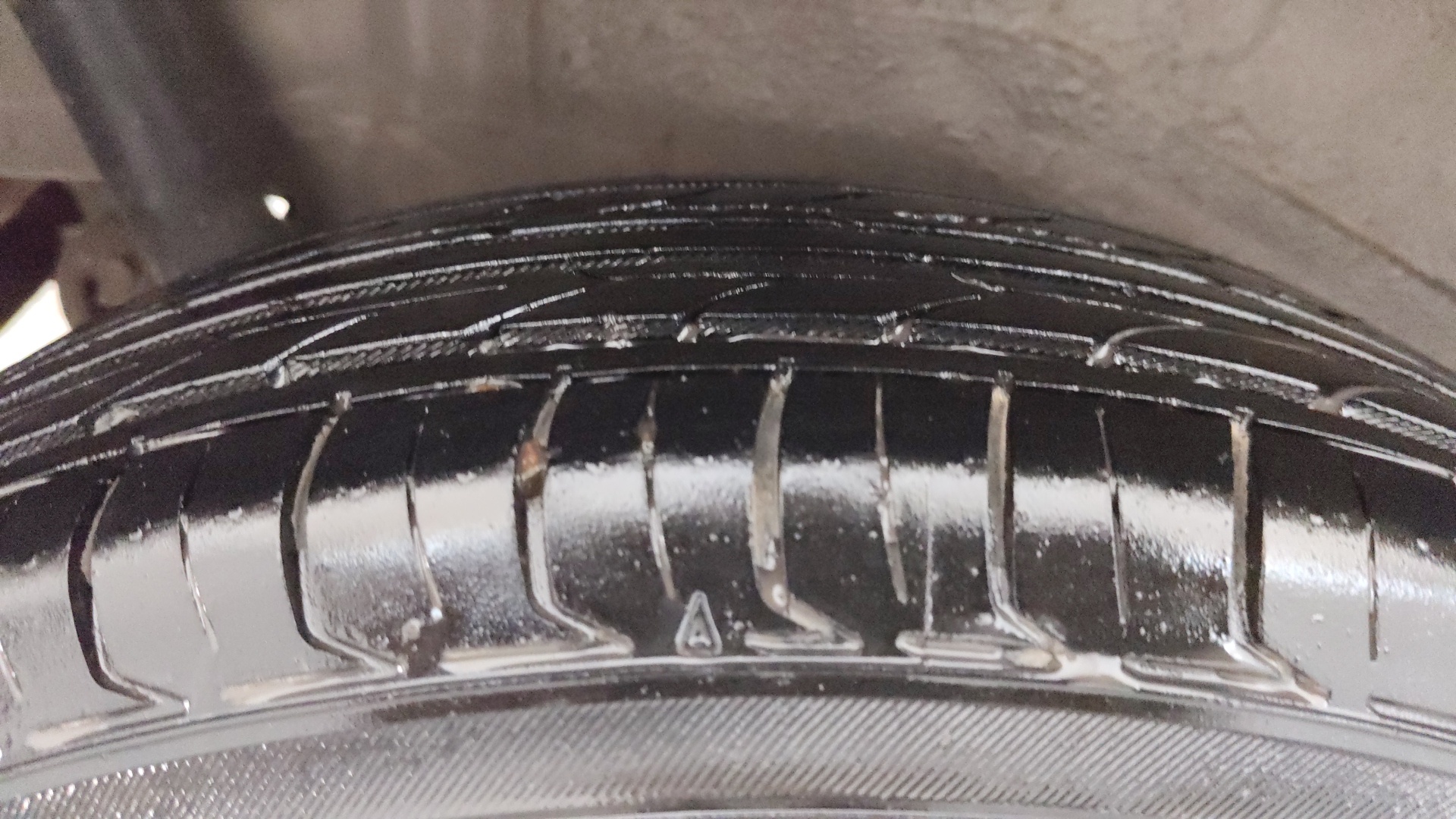 camera-Right-Rear-Tyre-Tread
