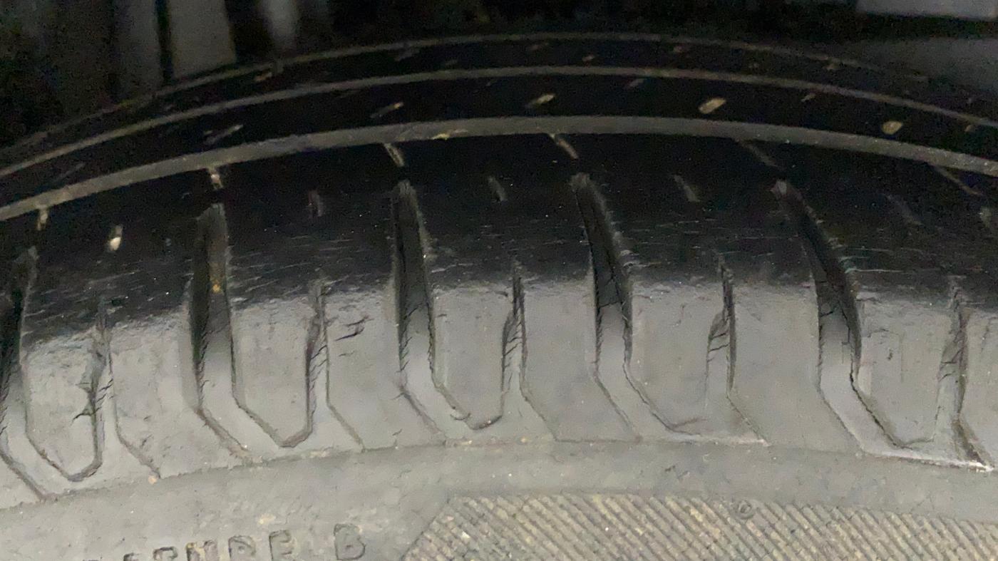 2017 Maruti Dzire ZXI PLUS, CNG, Manual, 56,220 km, Right Rear Tyre Tread