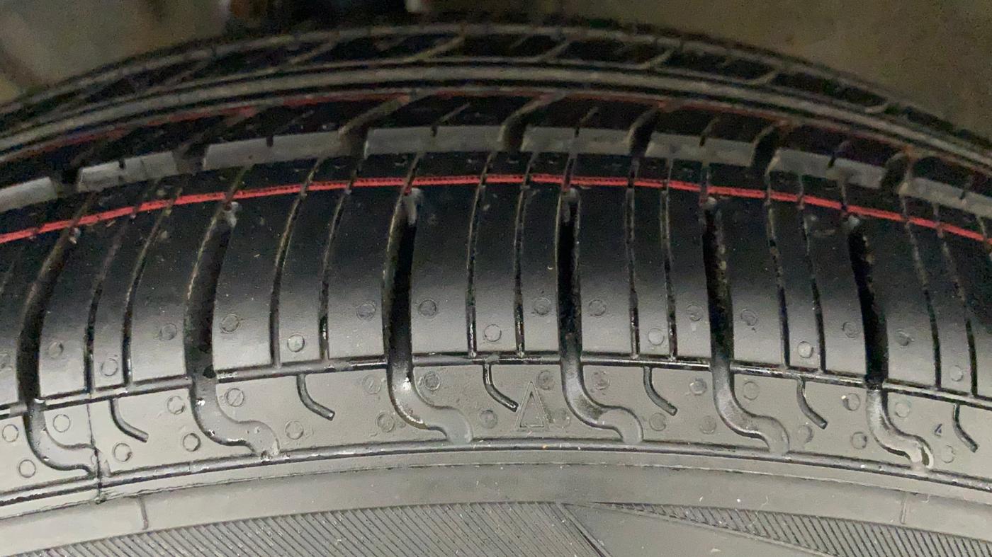 2017 Maruti Dzire ZXI PLUS, CNG, Manual, 56,220 km, Left Front Tyre Tread