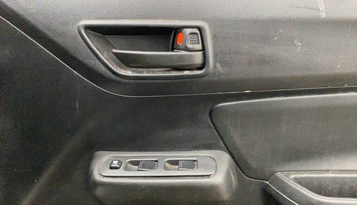 2019 Maruti Swift LXI, Petrol, Manual, 52,849 km, Driver Side Door Panels Control