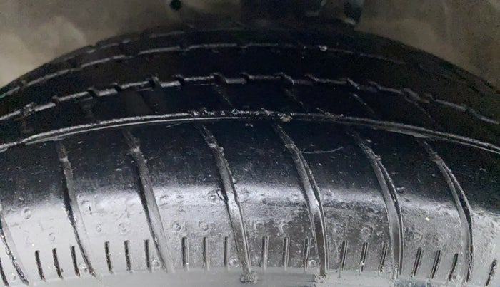 2018 Maruti Celerio VXI CNG D, CNG, Manual, 40,424 km, Left Front Tyre Tread