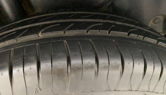 2013 Maruti Swift Dzire VXI, Petrol, Manual, 77,448 km, Right Rear Tyre Tread