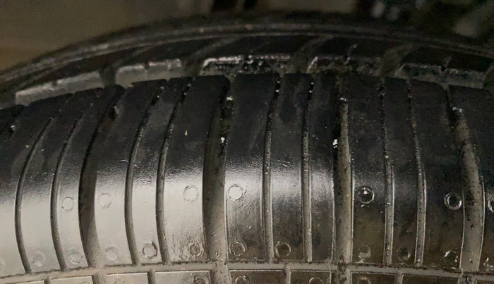 2019 Renault TRIBER RXZ, Petrol, Manual, 55,123 km, Right Front Tyre Tread