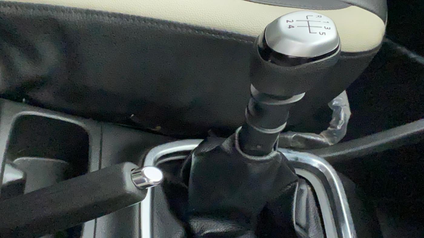 2019 Renault TRIBER RXZ, Petrol, Manual, 55,123 km, Gear Lever