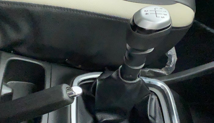 2019 Renault TRIBER RXZ, Petrol, Manual, 55,123 km, Gear Lever