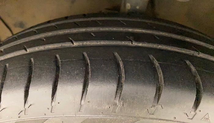 2013 Maruti Ritz VXI, Petrol, Manual, 70,400 km, Left Front Tyre Tread