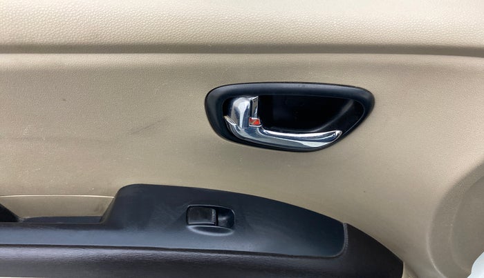 2011 Hyundai i10 MAGNA 1.2, Petrol, Manual, 85,377 km, Left front window switch / handle - Switch/handle not functional