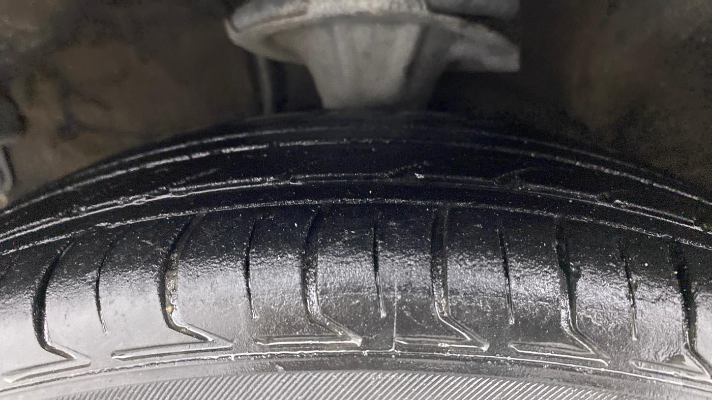 2011 Hyundai i10 MAGNA 1.2, Petrol, Manual, 85,377 km, Left Front Tyre Tread