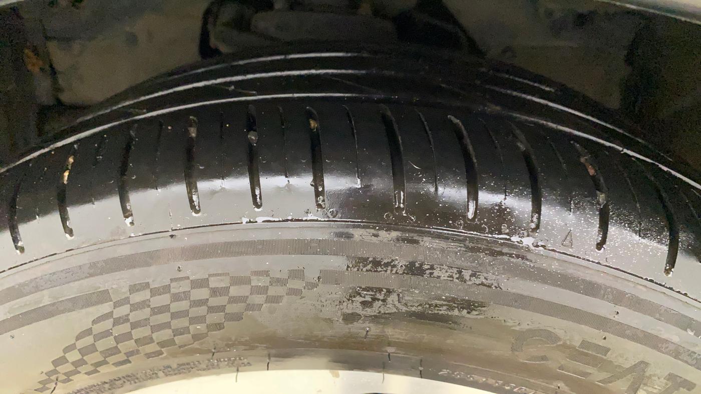 2018 Tata Hexa XT 4X2 7 STR, Diesel, Manual, 92,093 km, Left Front Tyre Tread