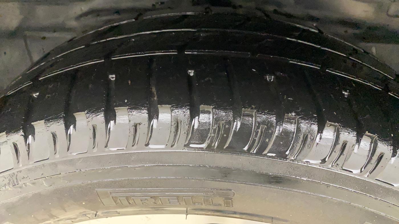 2018 Tata Hexa XT 4X2 7 STR, Diesel, Manual, 92,093 km, Right Rear Tyre Tread