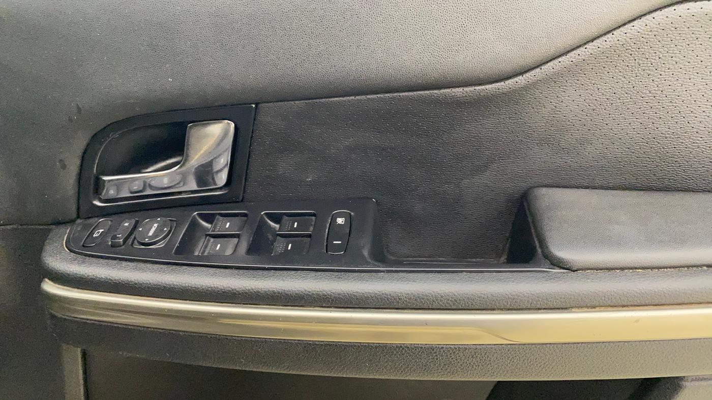 2018 Tata Hexa XT 4X2 7 STR, Diesel, Manual, 92,093 km, Driver Side Door Panels Control