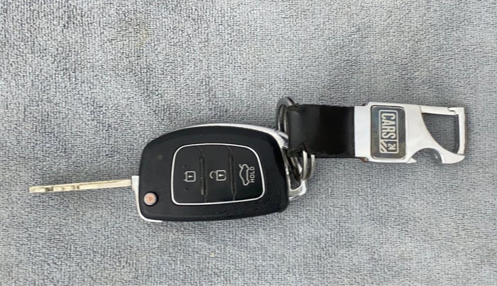 2015 Hyundai Xcent S 1.2, Petrol, Manual, 36,438 km, Key Close Up