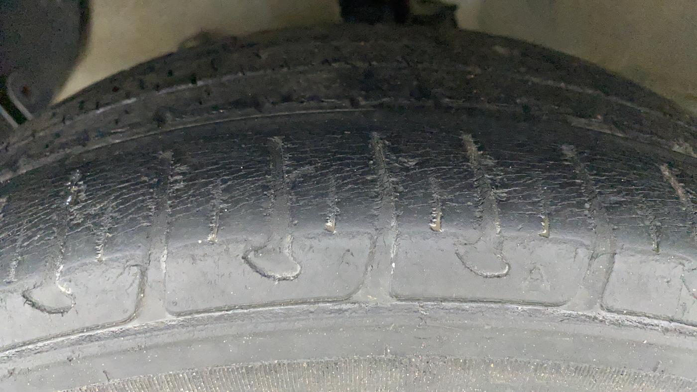 2015 Hyundai Xcent S 1.2, Petrol, Manual, 36,438 km, Left Front Tyre Tread